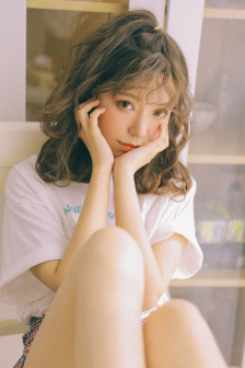 商务旅行戴绿女老板同房